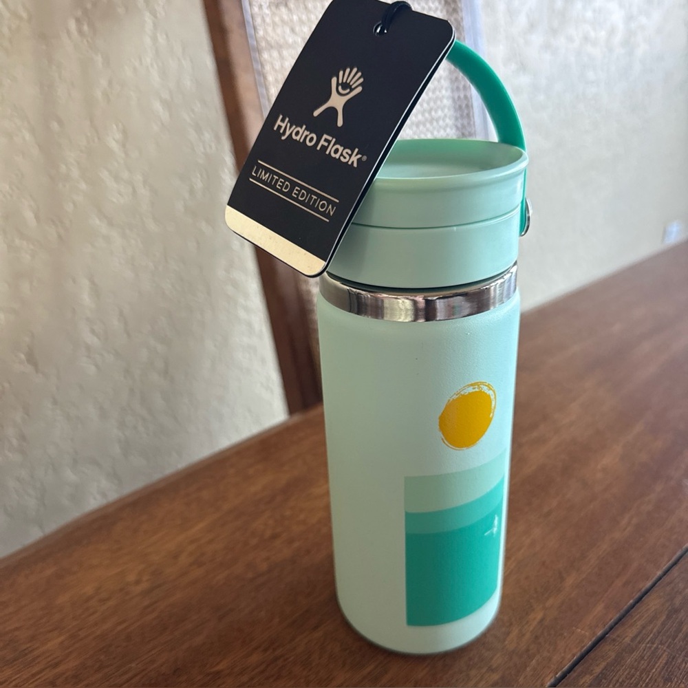NEW Hydroflask 16 oz Limited Edition Seafoam Green bottle Surfer